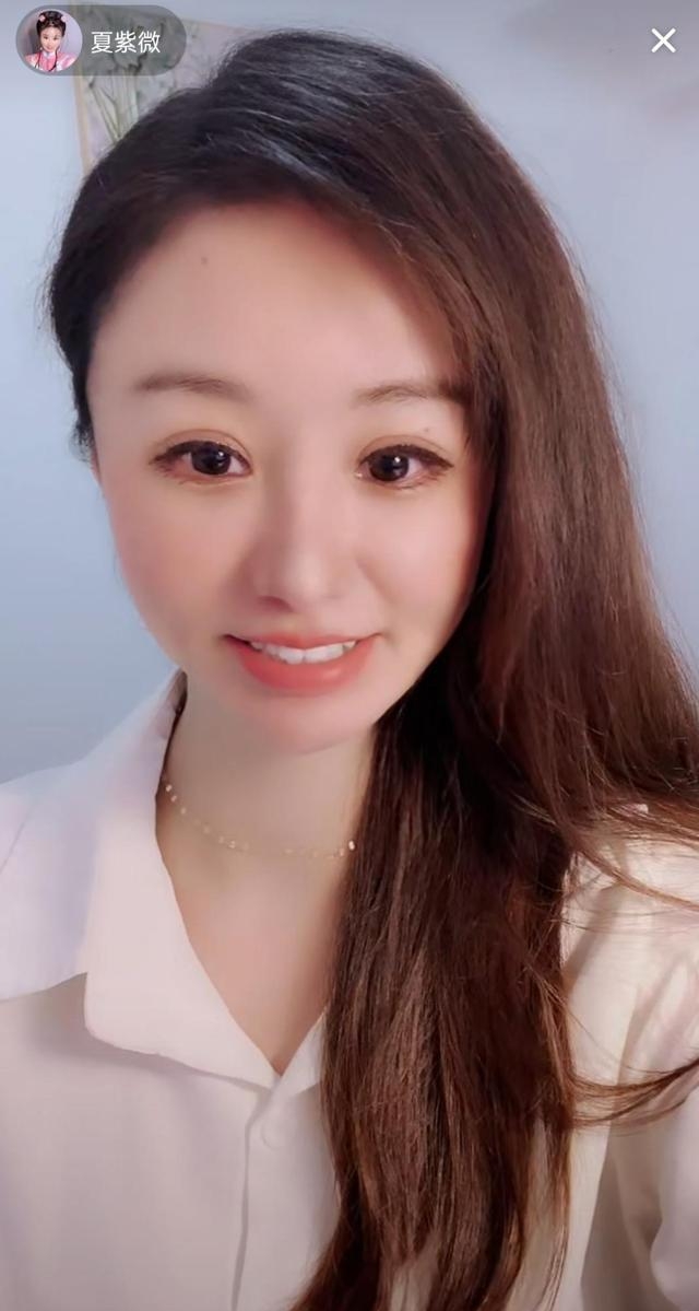 其實夏紫微之前除咗會著古裝之外,更試過以時裝造型現身