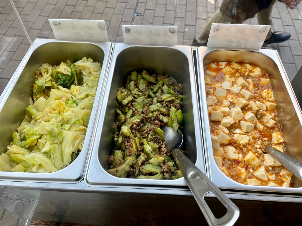 當中最受歡迎一定是麻婆豆腐和魚香茄子。被炒香過的免治豬肉,加上蒜香丶豆瓣醬及辣醬一同烹調,入口非常惹味,豆腐也不會被炒到溶溶爛爛。