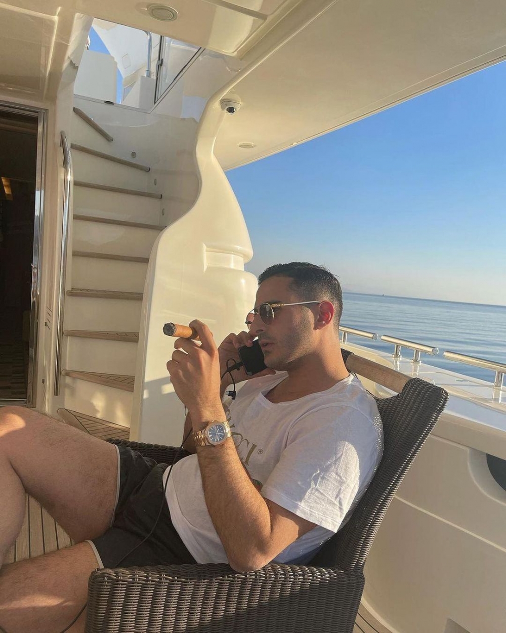 Tinder詐騙王｜交友APP扮高富帥呃巨款！Netflix紀錄片揭騙徒背景