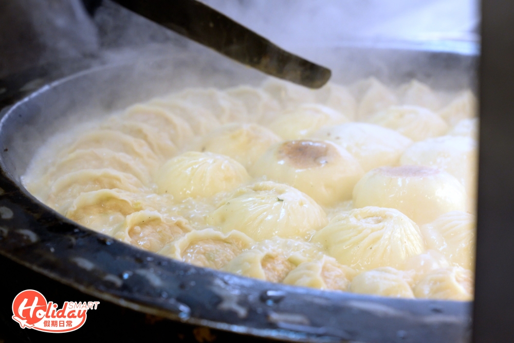 另外生煎手工鍋貼及包點不定時新鮮出爐！