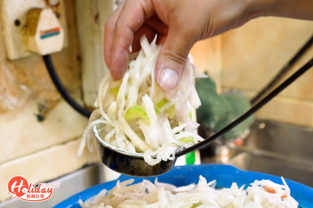 炸油糍製作工序繁複。