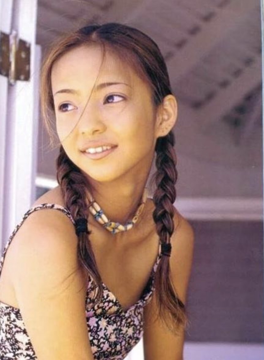 安室內美惠剛出道嘅時候擁有健康膚色，成為唔少少女仿效嘅對象！