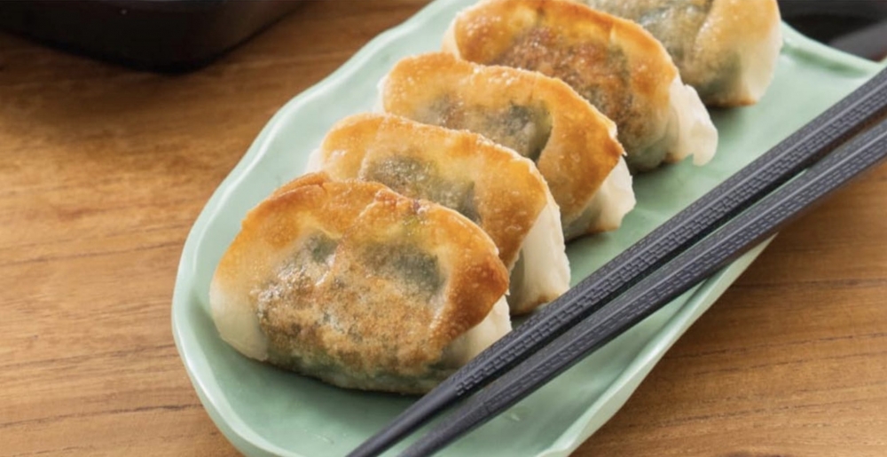 喜歡香口可選擇煎餃,每份煎餃即叫即煎,保證上枱熱辣辣,餃子皮煎至金黃色,口感香脆煙韌,餡料已經隱約透出,看得出是真材實料,推介粟米芝士雞肉餃和京蔥羊肉餃,前者芝士味濃,粟米食落爽口;後者多汁且羊肉不羶。