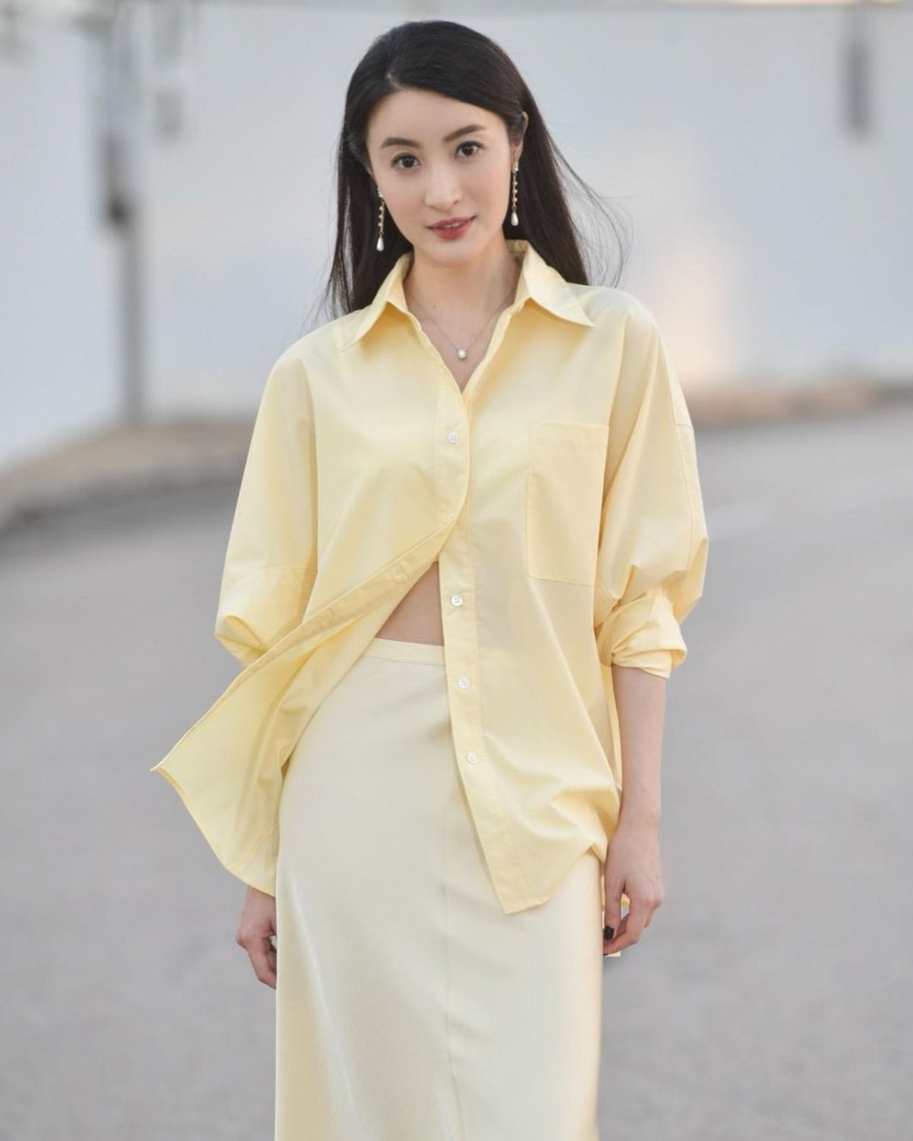 鏡頭影住陳道明演戲,台上嘅林夏薇仍然有繼績講對白、畀反應,佢獲陳道明大讚好專業