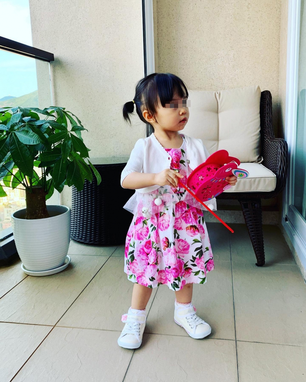 熊黛家居環境以白色為主。