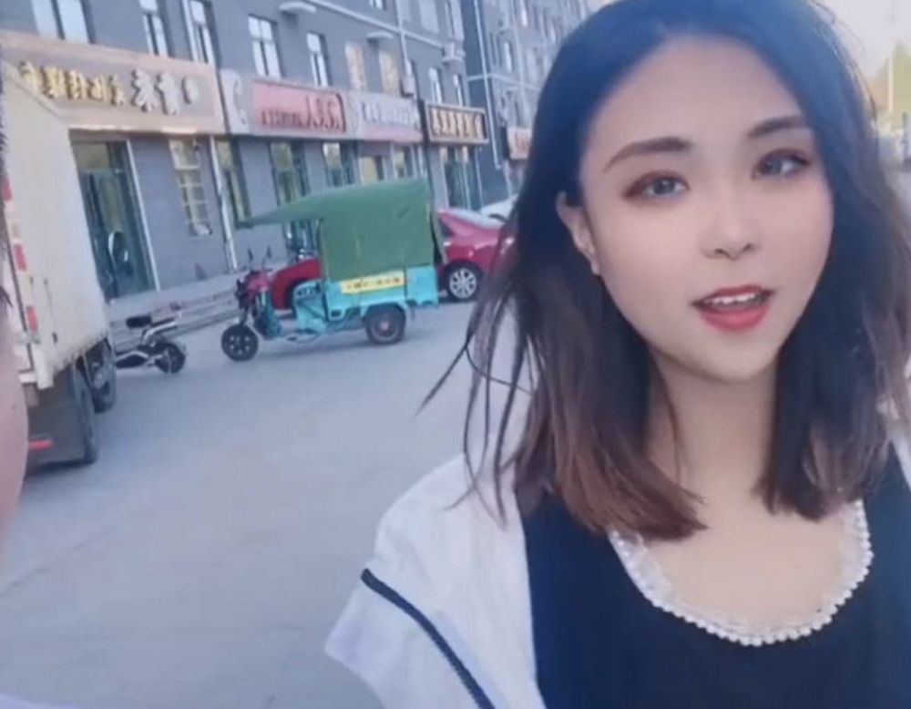 內地一位哥哥同妹妹一齊拍攝影片~