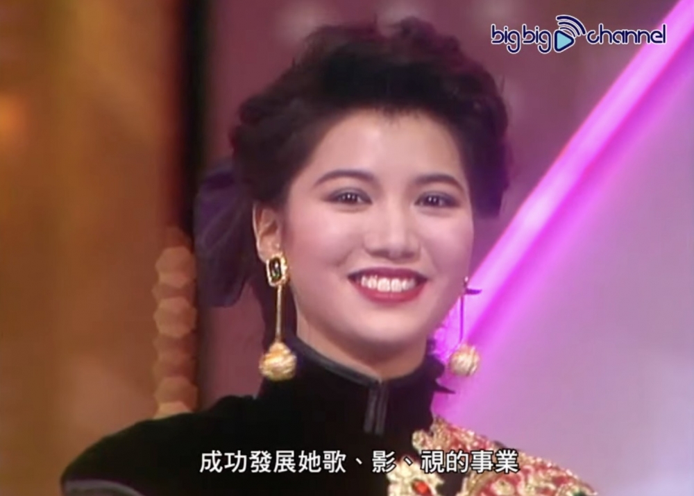 袁詠儀1990年參選香港小姐奪得冠軍後入行