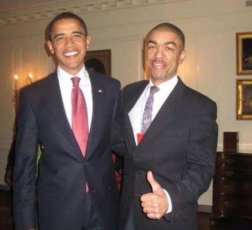 馬克雖然同奧巴馬係同父異母，但二人感情相當不錯。