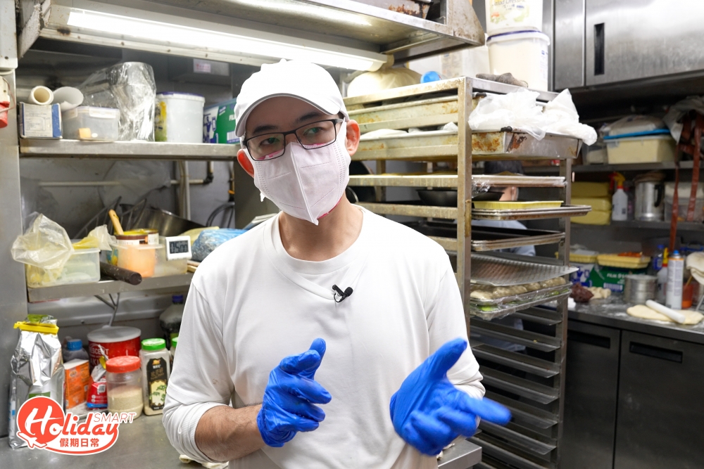 老闆浩然憑著堅持每日新鮮製造、不添加改良劑，並採用天然食材及100%日本進口麵粉，於本地麵包甜品界甚有名氣。