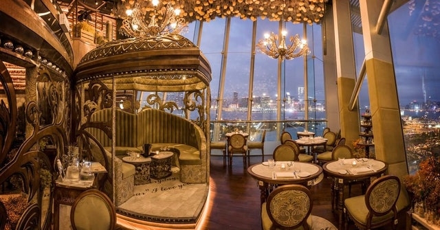 餐廳最受歡迎的打卡位一定是心型復古珠寶首飾盒包廂,私隱度高,最適合享受二人世界,但包廂數量有限,記得提早預訂!