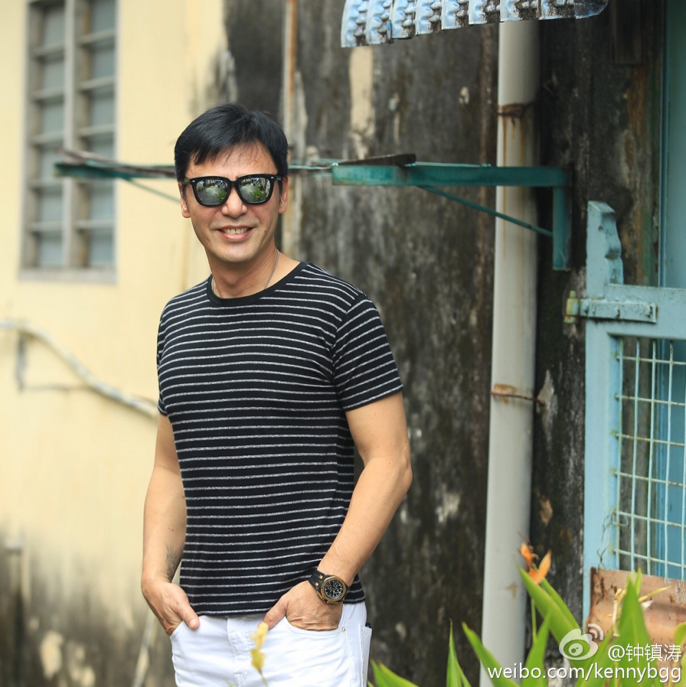 鍾鎮濤喺1997年宣佈破產以及正式於章小蕙離婚！