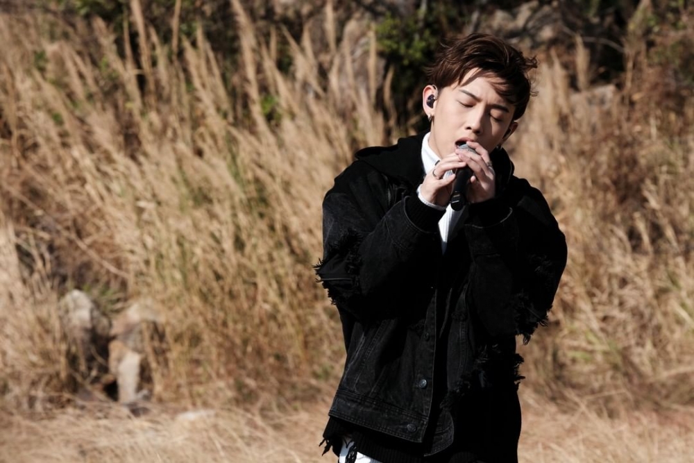 緋聞事件發生僅過去一個月，MC表示會同女性保持距離，眼利網民再發現MC疑似有新歡！