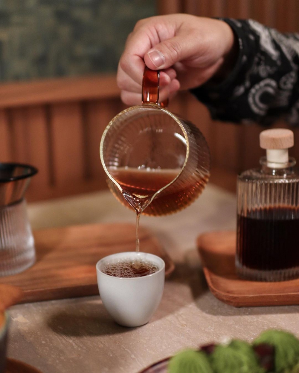 坊間少見的手沖焙茶入口醇厚而無苦澀味！