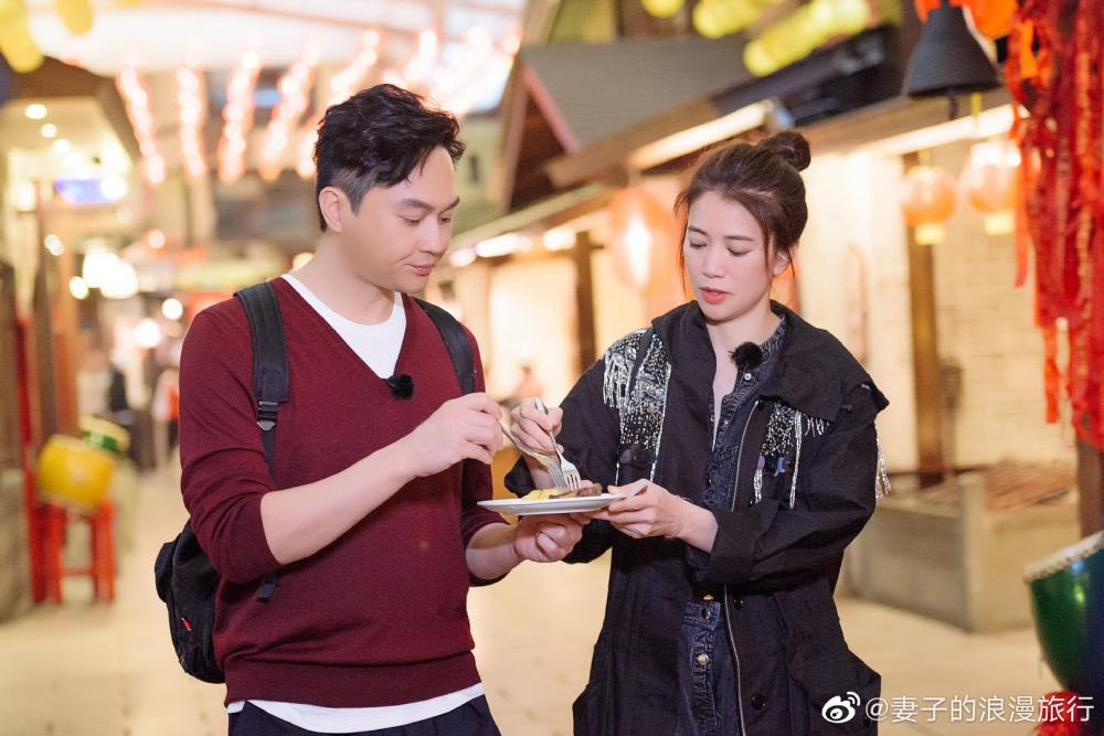 靚靚與老公張智霖不時喺節目中大晒恩愛