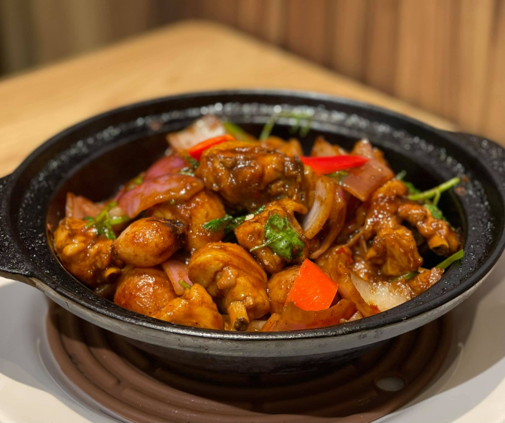 食羊腩或雞肉後完加上湯打邊爐，食到暖笠笠！