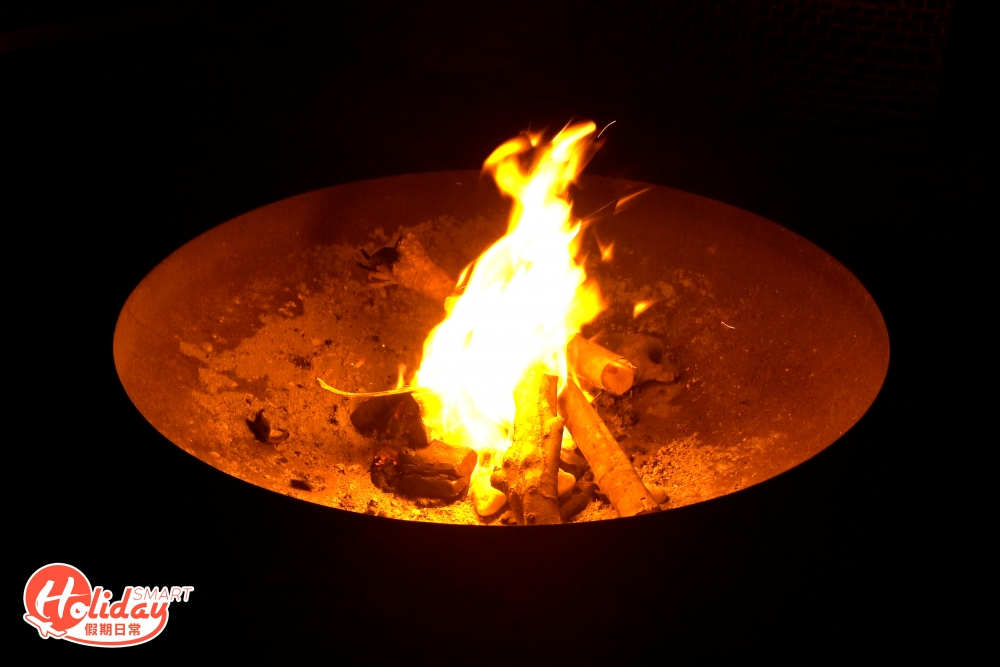 一到夜晚營地更會架設起Campfire,在凍冰冰天氣下圍爐取暖,談天說地相當有氣氛!