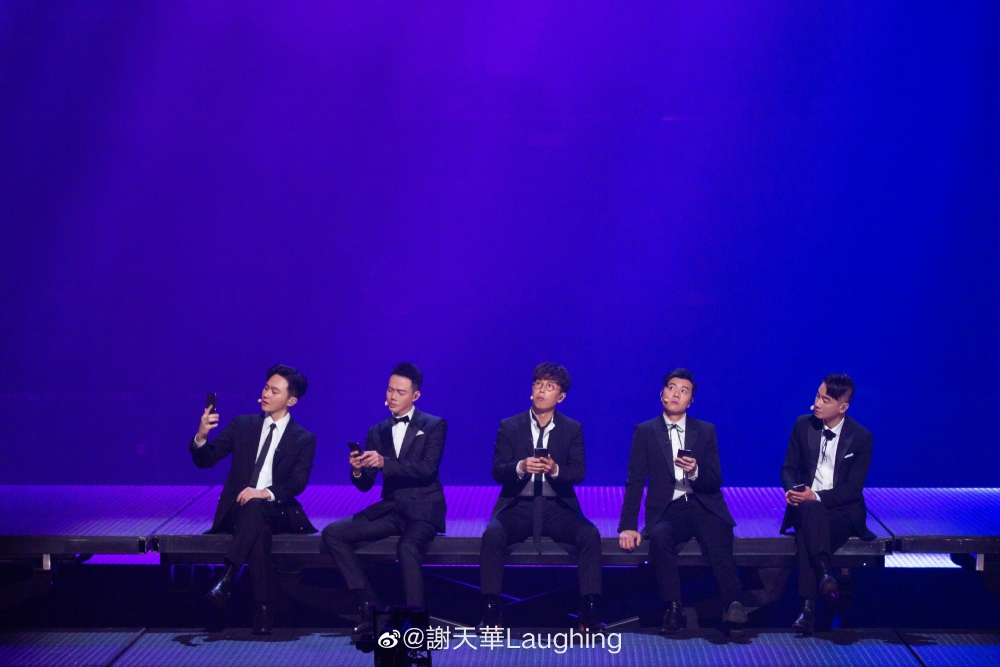 內地綜藝節目《披荊斬棘的哥哥》陳小春、張智霖、謝天華、林曉峰、梁漢文組成「大灣區五人組」