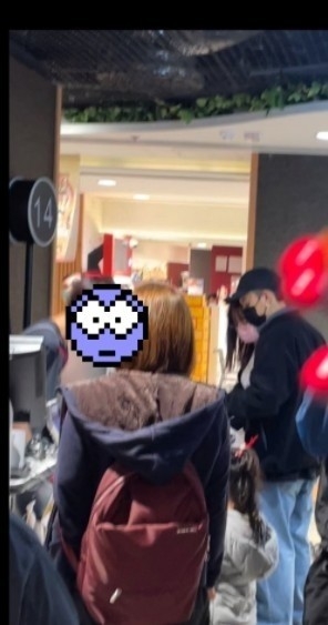 MC張天賦被揭同MV女主角Ash（鍾卓穎）平安夜同遊超市傳出緋聞