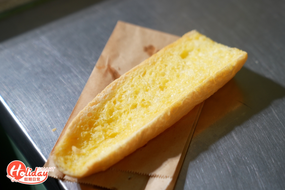 除了巨型法包，親民價$10的蒜蓉包亦相當搶手！