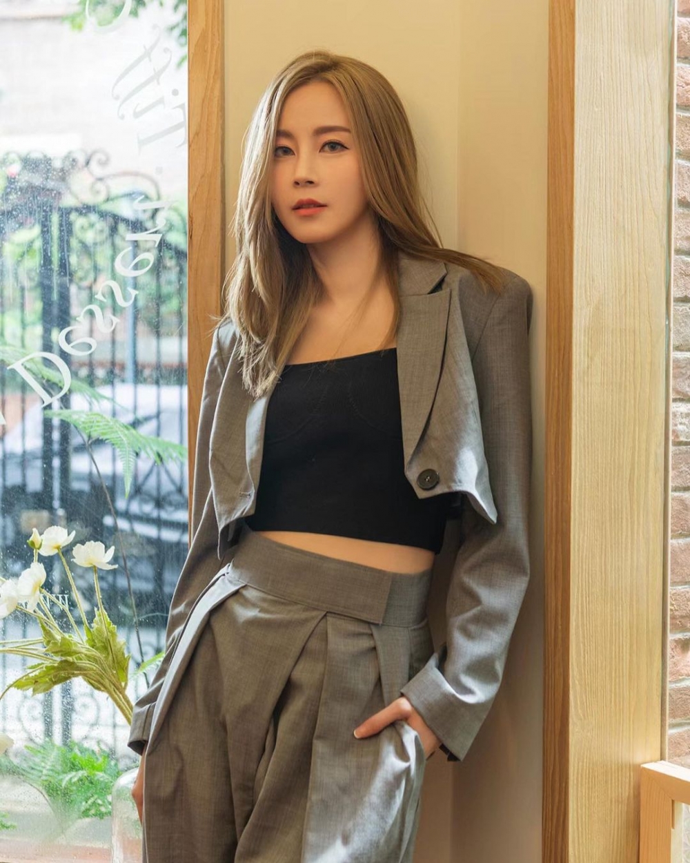 傅穎近日在小紅書上載化妝片，過程中分享自己去年搬到廣州居住嘅心路歷程。