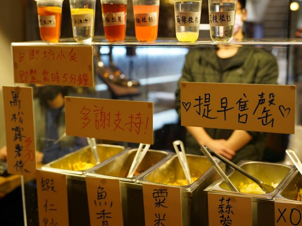 青花亭疫市轉型兩餸飯,望渡過疫情難關。
