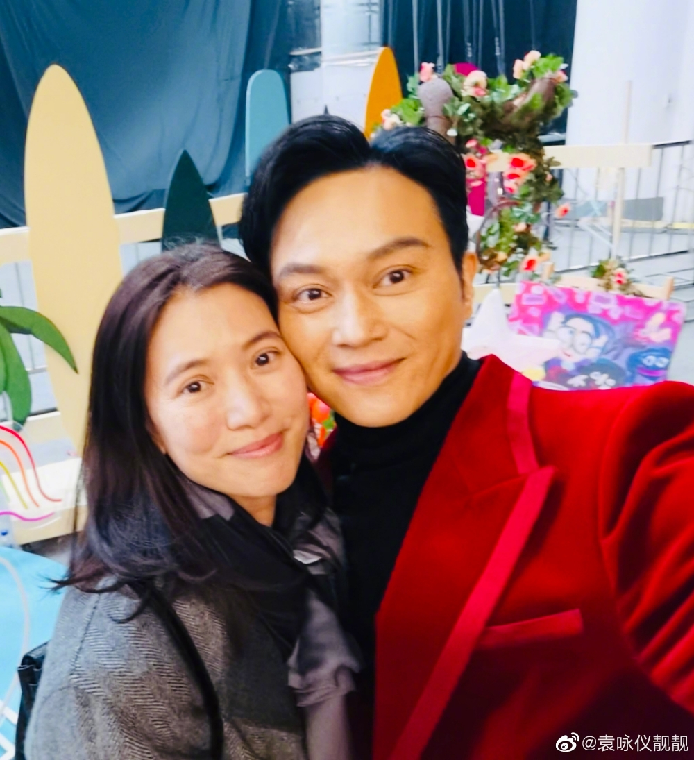 有傳張智霖多年嚟佢花逾$2,000萬買各種手袋贈老婆