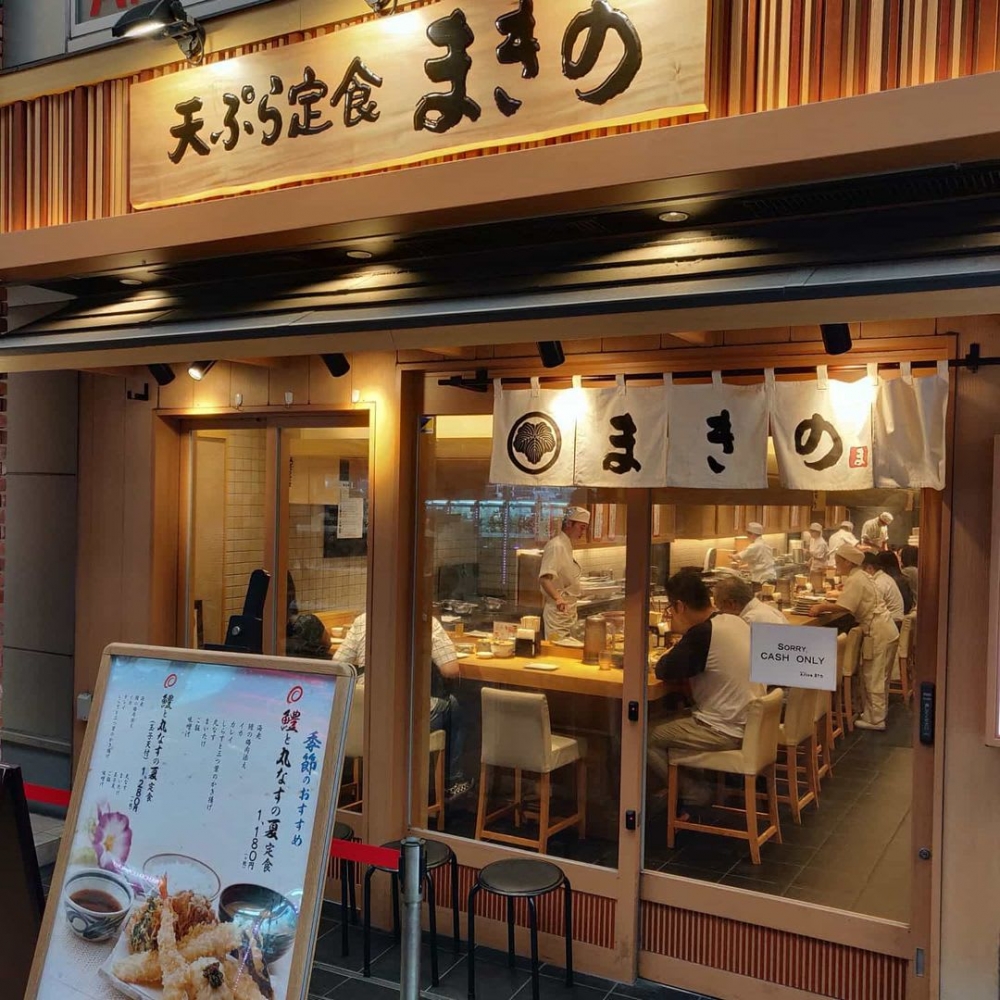 來自日本關西的天婦羅専門店「天ぷらまきの」是在日本很受歡迎的天婦羅定食連鎖店,去年9月踩入新加坡開首間海外分店後,再下一城在香港插旗,在沙田開首間香港分店,目前位置已經封上圍板。