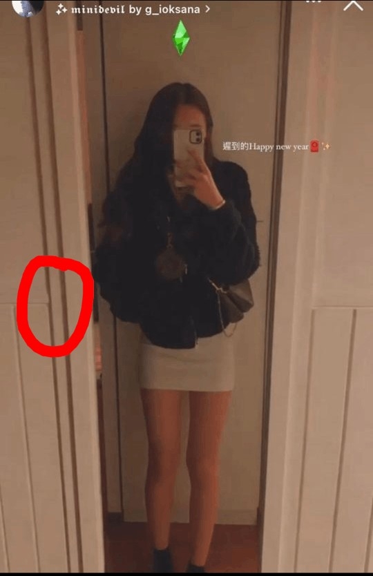 細心嘅網民指出：「想話道門咁啱一樣姐，點知門側邊都係一樣」