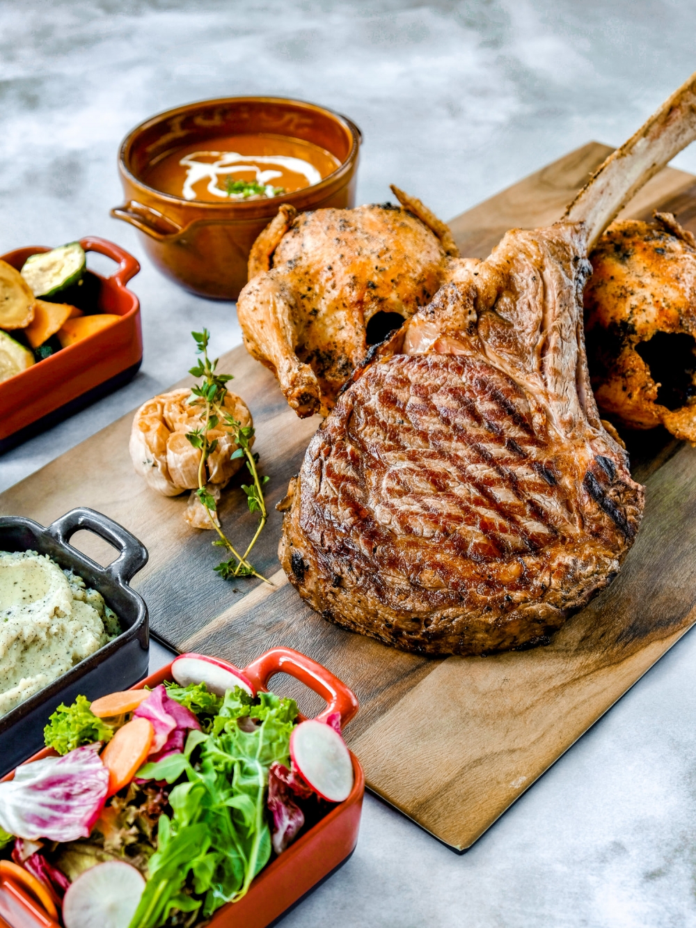 「The Gourmet Roast」烤肉套餐-美國和牛斧頭扒配黑松露牛油燒春雞兩隻