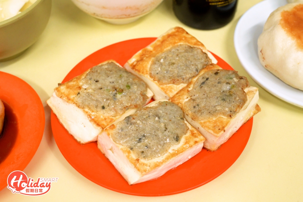小店另一招牌菜是煎釀豆腐。