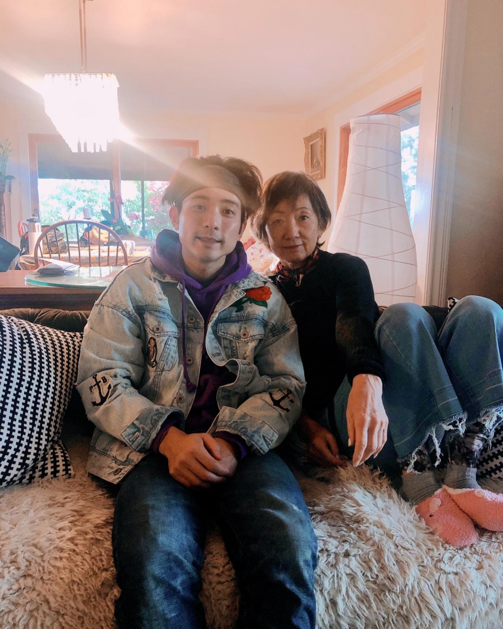 林德信近日為慶媽媽吳正元生日，曬出媽媽嘅年輕舊照！