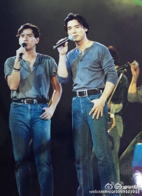 鍾鎮濤早年事業發展順遂，成為溫拿樂隊主唱嘅佢人氣非常高！