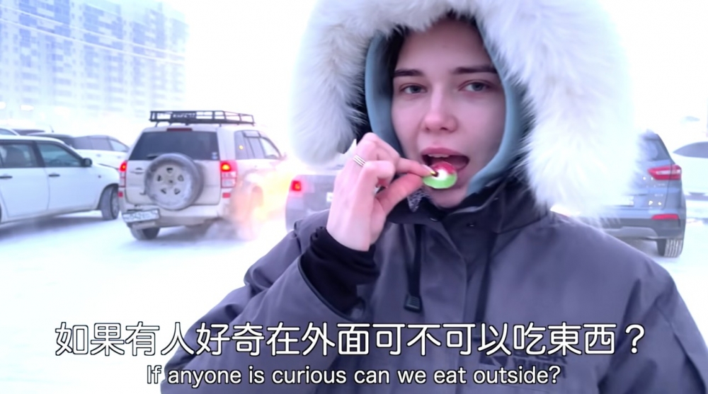 除咗外賣,喺室外都可以進食,不過只限好短嘅時間,因為即使係熱咖啡都會極速變成冰。