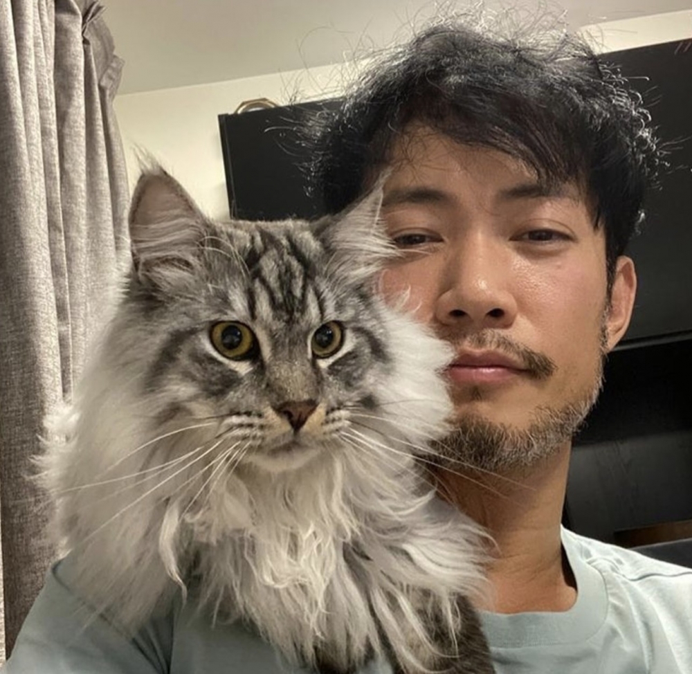 敖嘉年2016年與交往十幾年嘅圈外女友結婚!