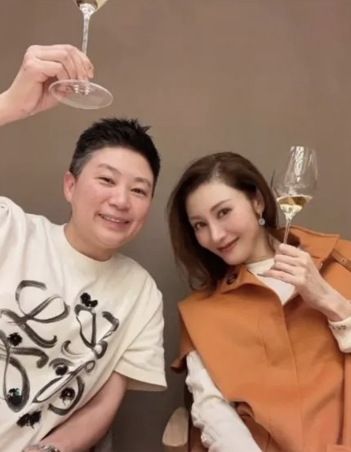 李嘉欣康復後似乎瘦咗好多！