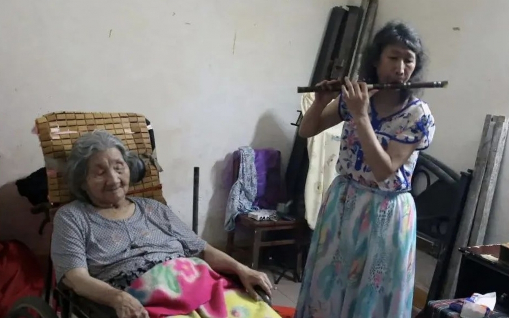 身穿女裝後，媽媽病情有所好轉！