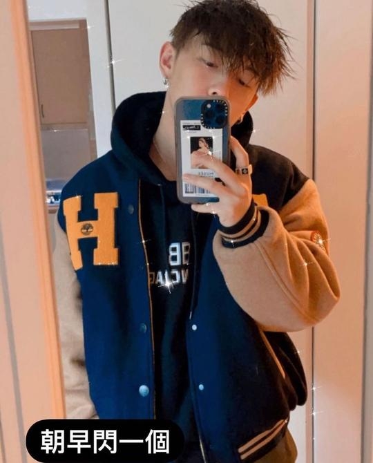 睇返女生嘅自拍，的確同MC曾公開嘅自拍照背景十分相似。