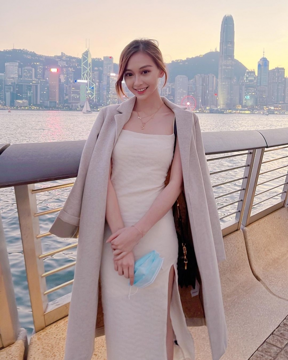 張天賦(MC)早前被爆與女約會,其中一人疑似係YouTuber「FHProductionHK(熊仔頭)」嘅女藝人Santis(陳濬樺)