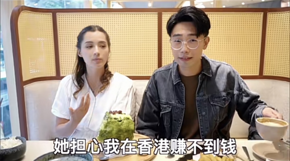 謝嘉怡表示以前喺蘇格蘭嘅工作收入穩定,又有加班費,嫲嫲一直都擔心佢喺香港搵唔到錢。
