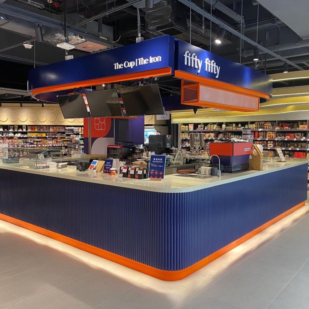 牛角包窩夫專門店Fifty Fifty位於將軍澳,小店主打輕食及烘焙甜品!