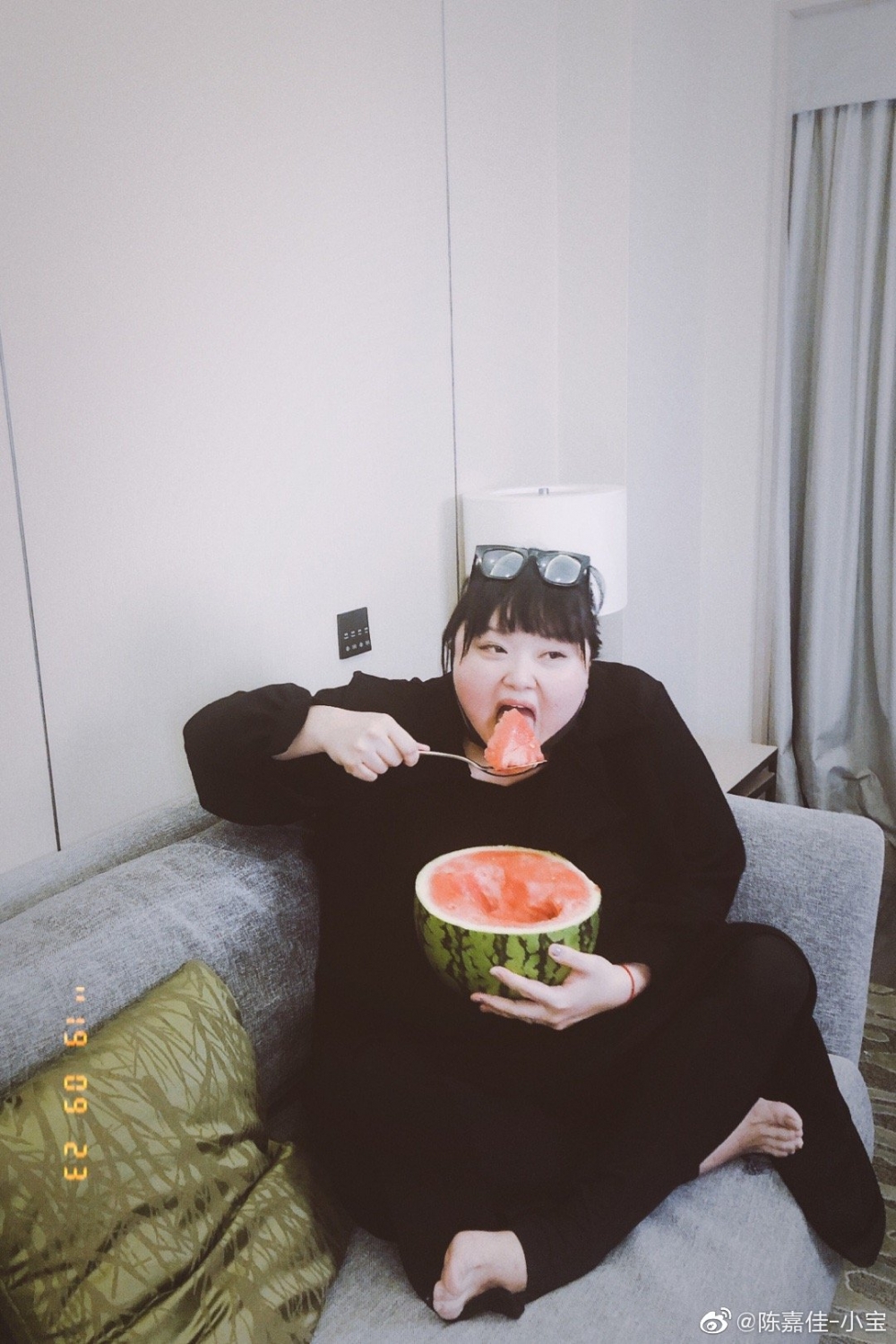 細細粒稱佢睇咗個廣告半個鐘完全唔覺得被騙,仲覺得對方好真誠。