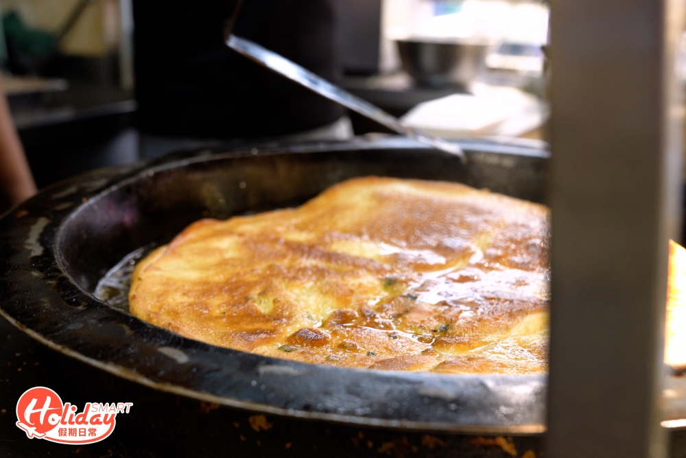  另外半煎炸而成的手工葱油餅亦相當出色。