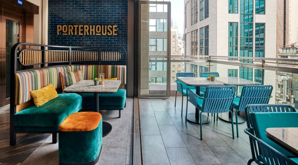 想食Buffet不一定要去酒店,位於中環蘭桂坊的人氣扒房Porterhouse Seafood & Steak,設有室內及露天座位,特別推出情人節早午自助餐,任食多款優質凍肉拼盤、沙律、湯類、新鮮海鮮、即開生蠔、烤肉、即煮意大利麵及精緻甜品等。