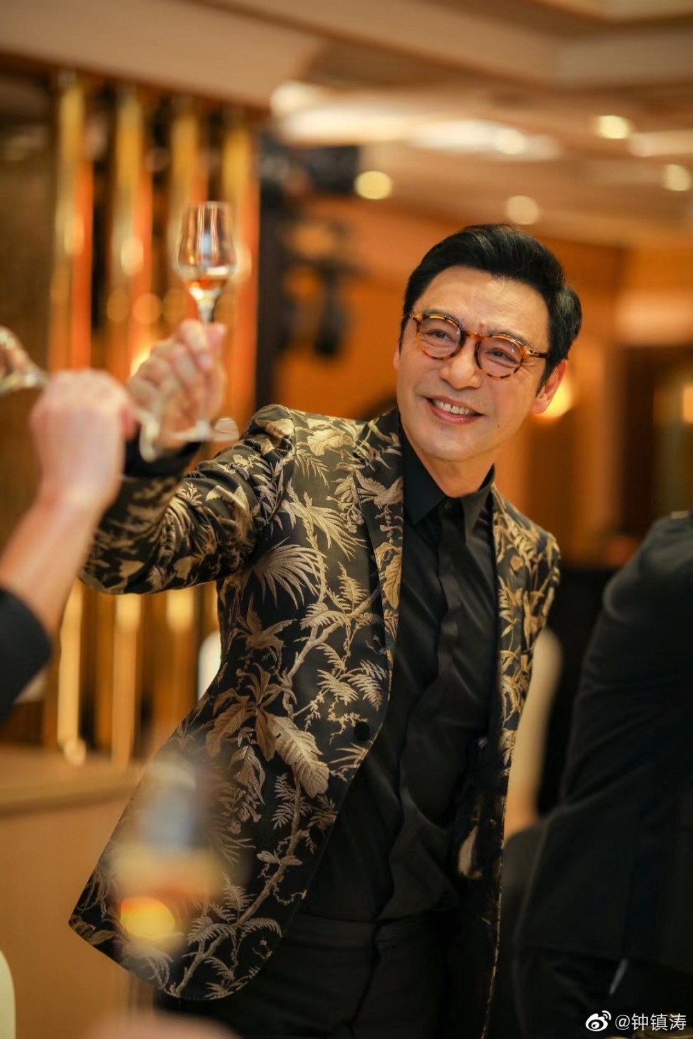 鍾鎮濤成功渡過低谷，現時喺內地都依然有唔少工作！