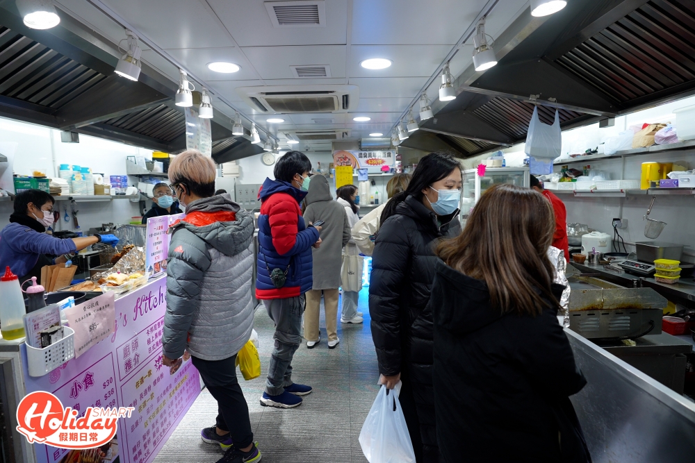 老闆鼓勵大家先於手機落單及外賣自取，以免大笪地聚集太多人流！