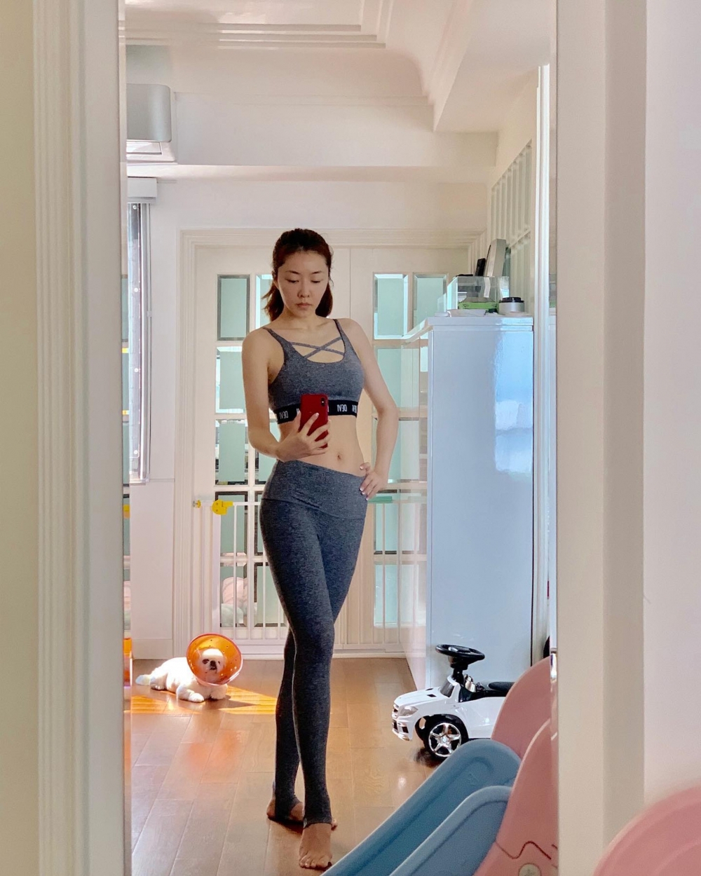 熊黛林屋企裝潢檢閱清新。