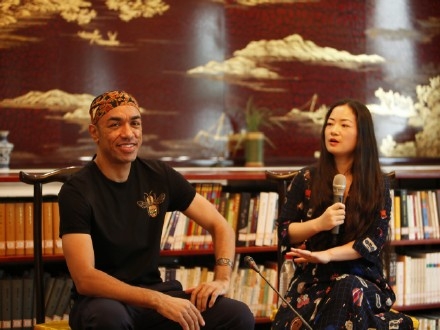 雪華與馬克相處一段時間後墮入愛河。