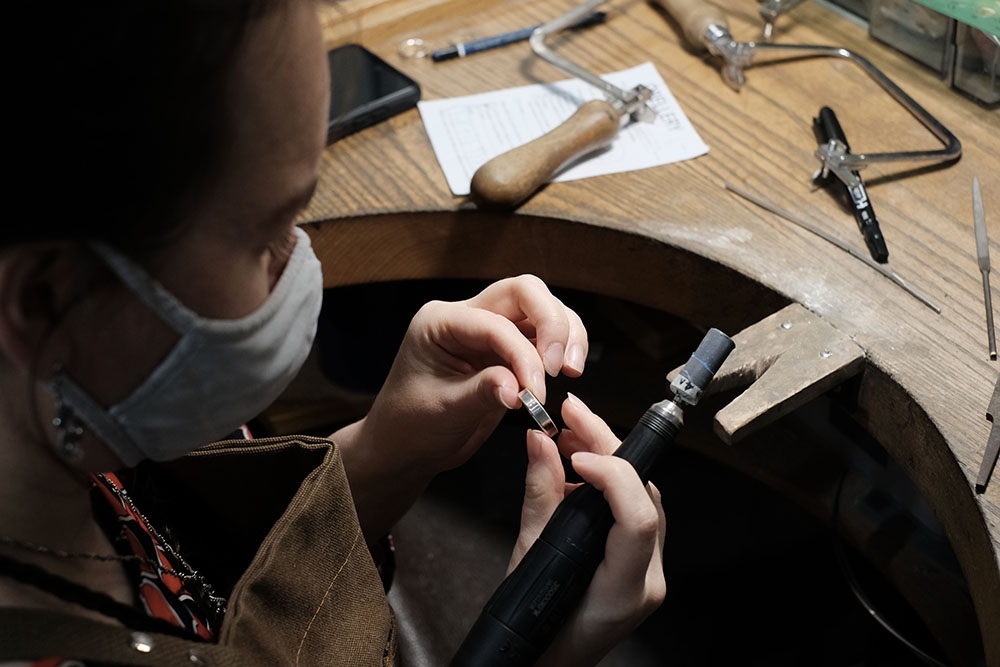 親手為另一半打造最獨一無二的手作飾物！