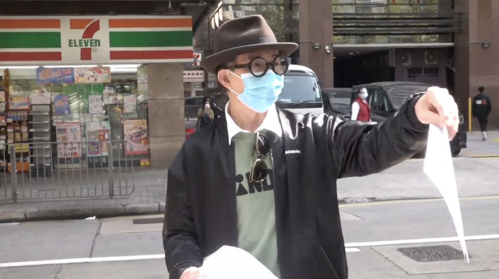 梅啟明指佢對梅媽毫不感恩,佢不滿指梅媽每月生活費高達$25萬,但淨係畀$2萬佢,根本唔夠應付日常花費