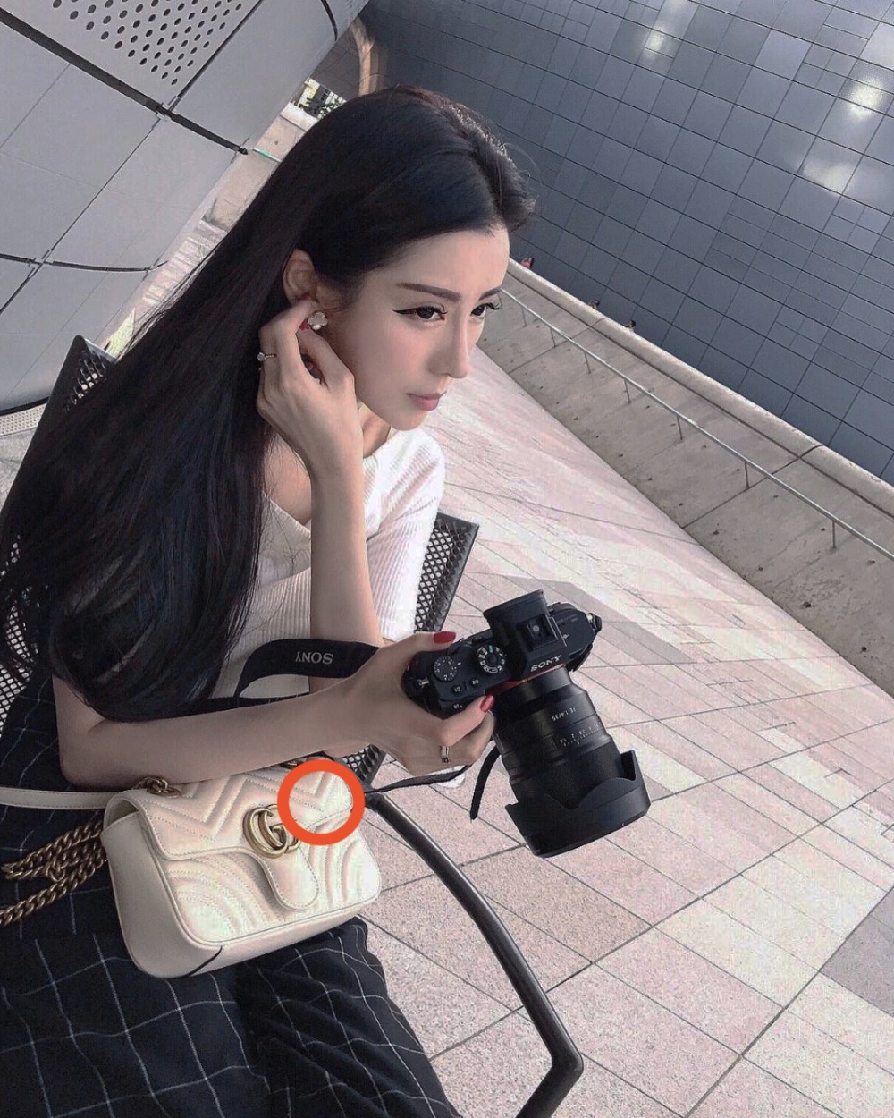 Joann Law手袋W紋明顯同蓋邊有距離。